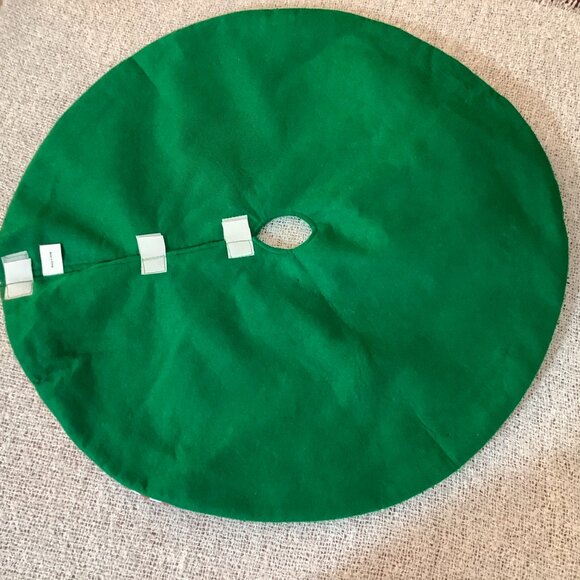 Christmas Tree Skirt 2 Christmas Stockings Gingerbread Man Accent - Picture 6 of 11